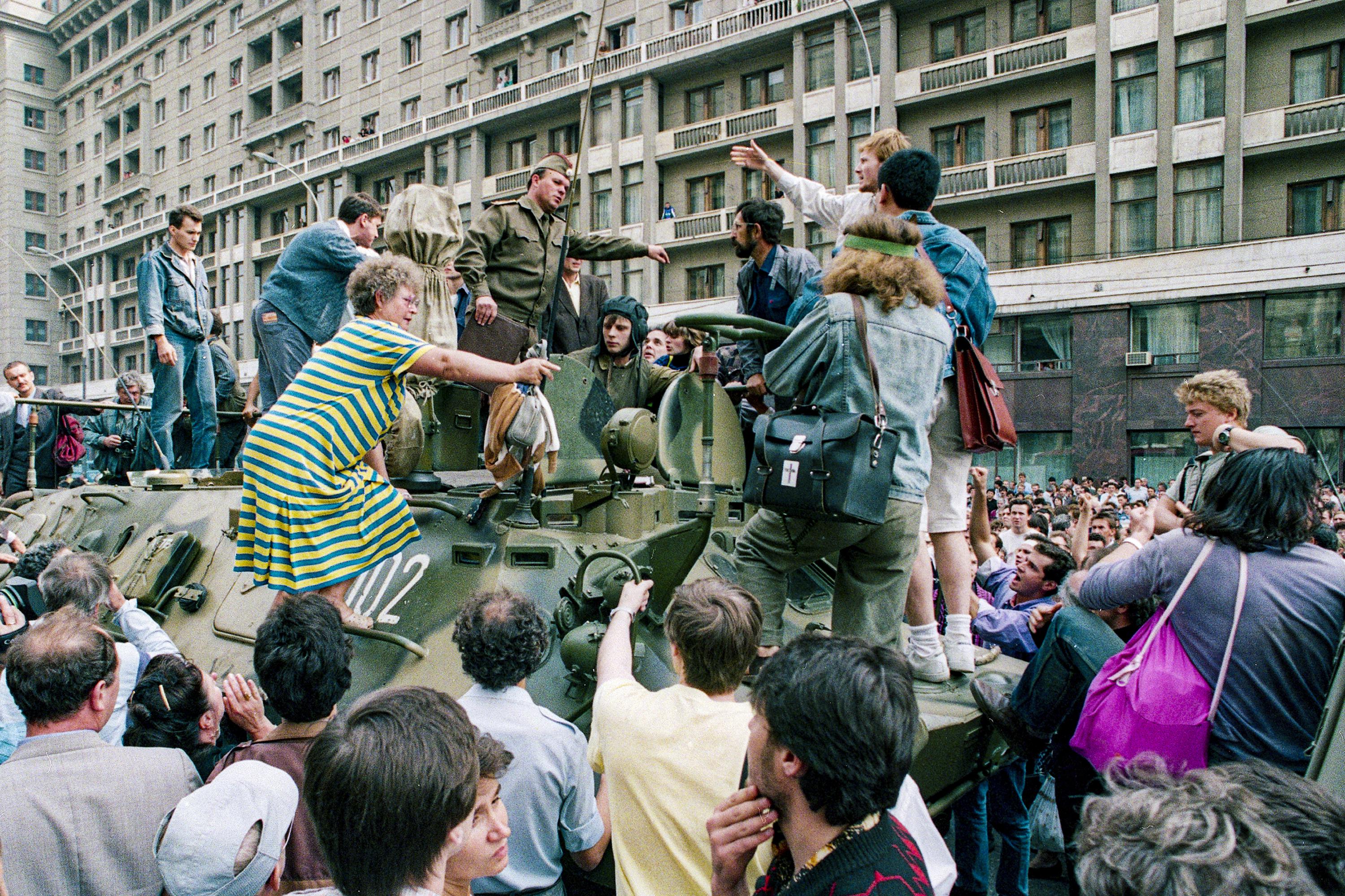 Советский происходить. Путч 1991 Ельцин. Августовский путч 1991 года и ГКЧП. Москва путч август 1991. Августовский путч ГКЧП.