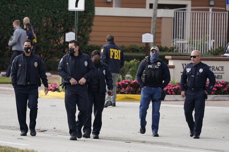 FBI: 2 agents killed, 3 wounded, suspect dead in Florida