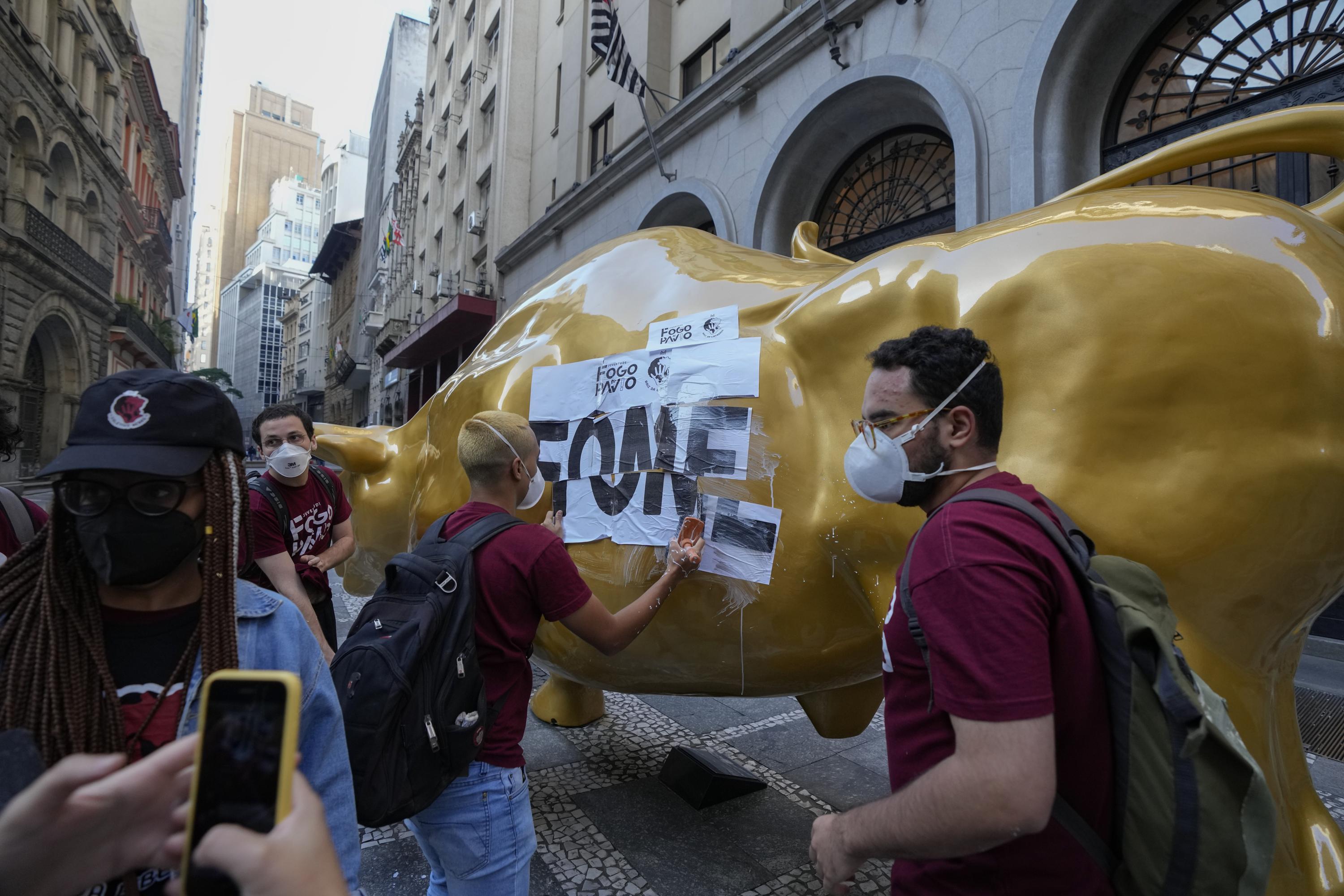 Brazilians find stock exchange bull unbearable, remove it - Associated Press