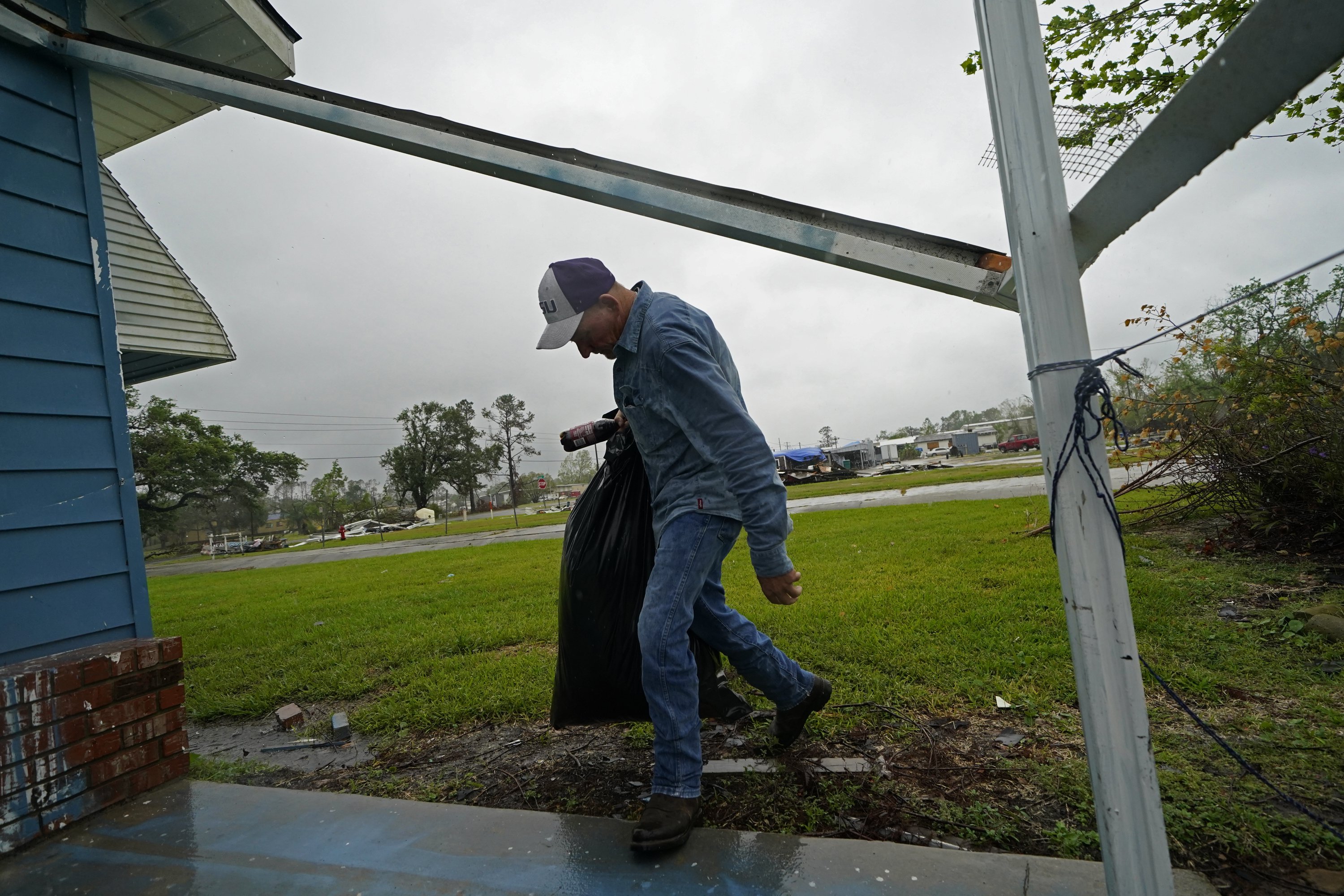 delta-adds-insult-to-injury-in-hurricaneravaged-louisiana