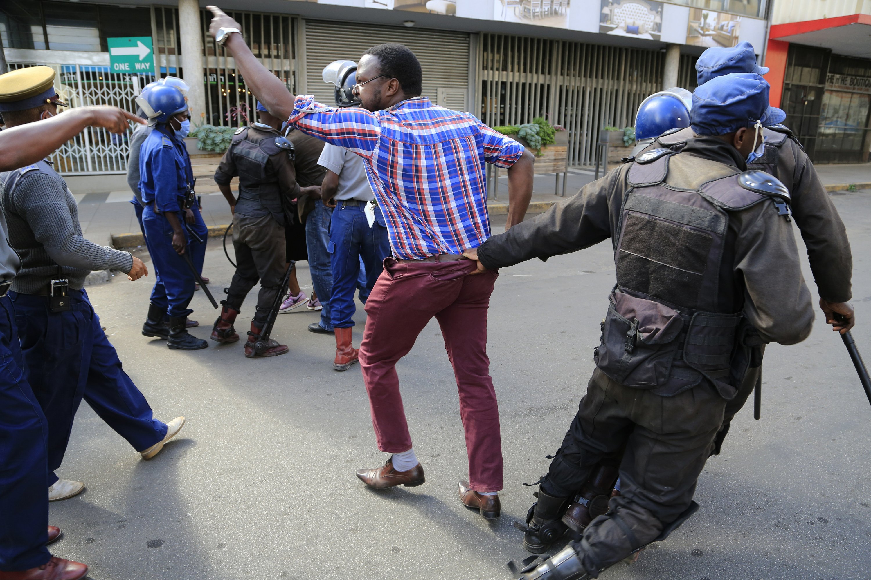 Scuffles And Tear Gas At Zimbabwe Opposition Headquarters Ap News 