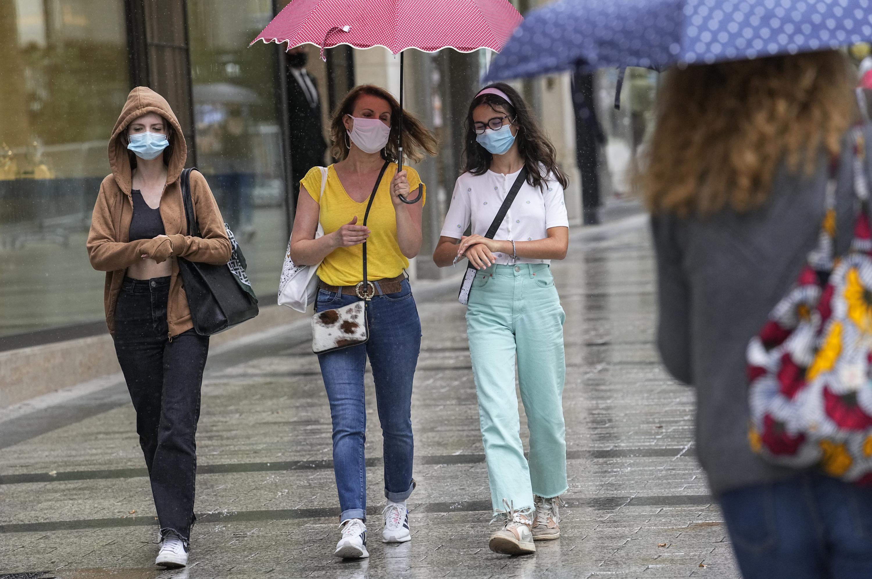 フランスのマークロング、すべての医療スタッフにワクチン接種指示
