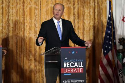 El candidato republicano a gobernador de California Kevin Faulconer habla en un debate en Yorba Linda el 4 de agosto del 2021. (AP Foto/Marcio Jose Sanchez)