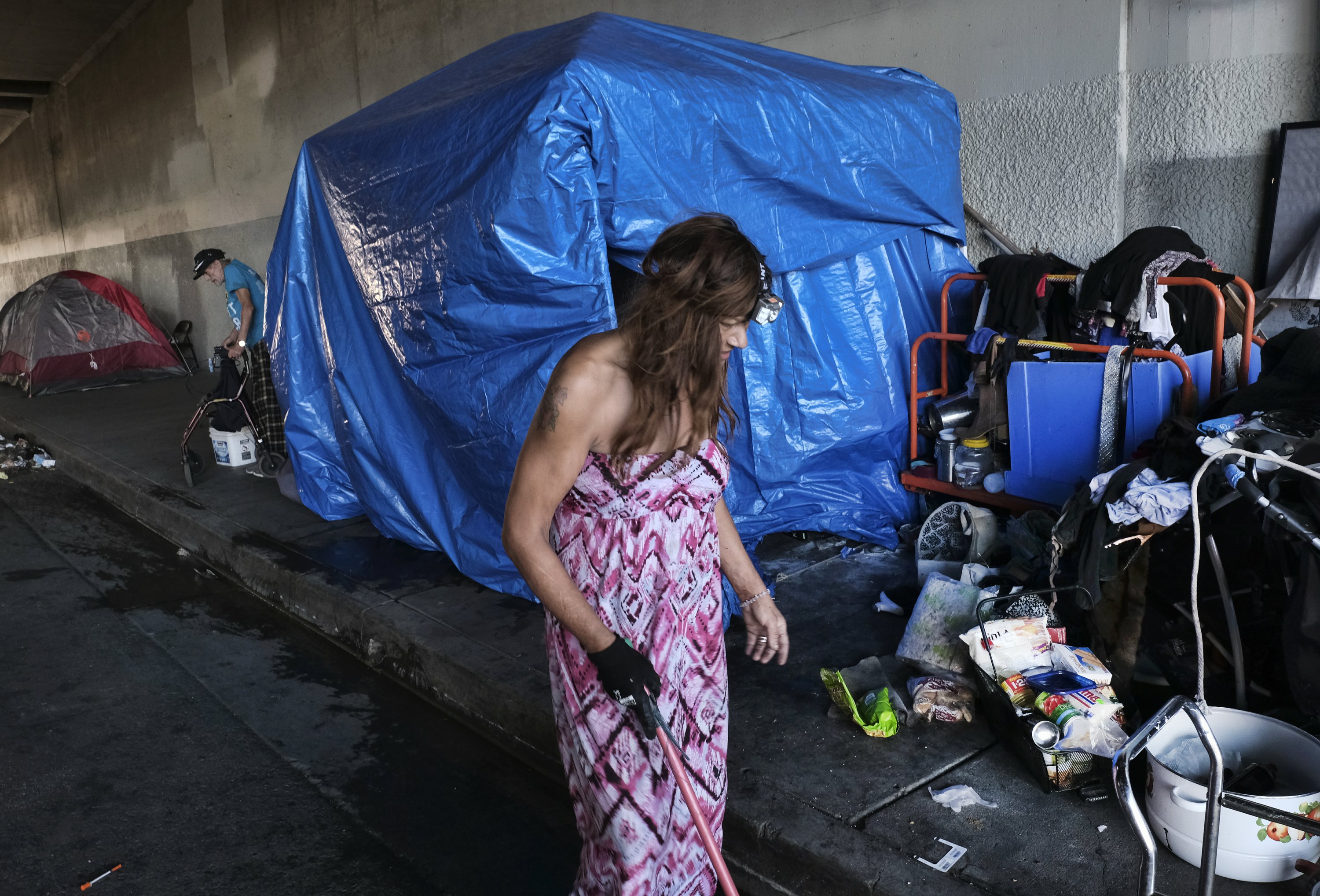 Judge orders Los Angeles to move thousands of homeless | AP News
