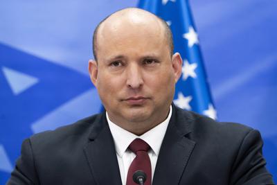 ARCHIVO - El primer ministro de Israel Naftali Bennett habla en una conferencia de prensa junto con el secretario de Estado de EEUU Antony Blinken en Jerusalén el 27 de marzo del 2022. (AP Foto/Jacquelyn Martin, Pool)