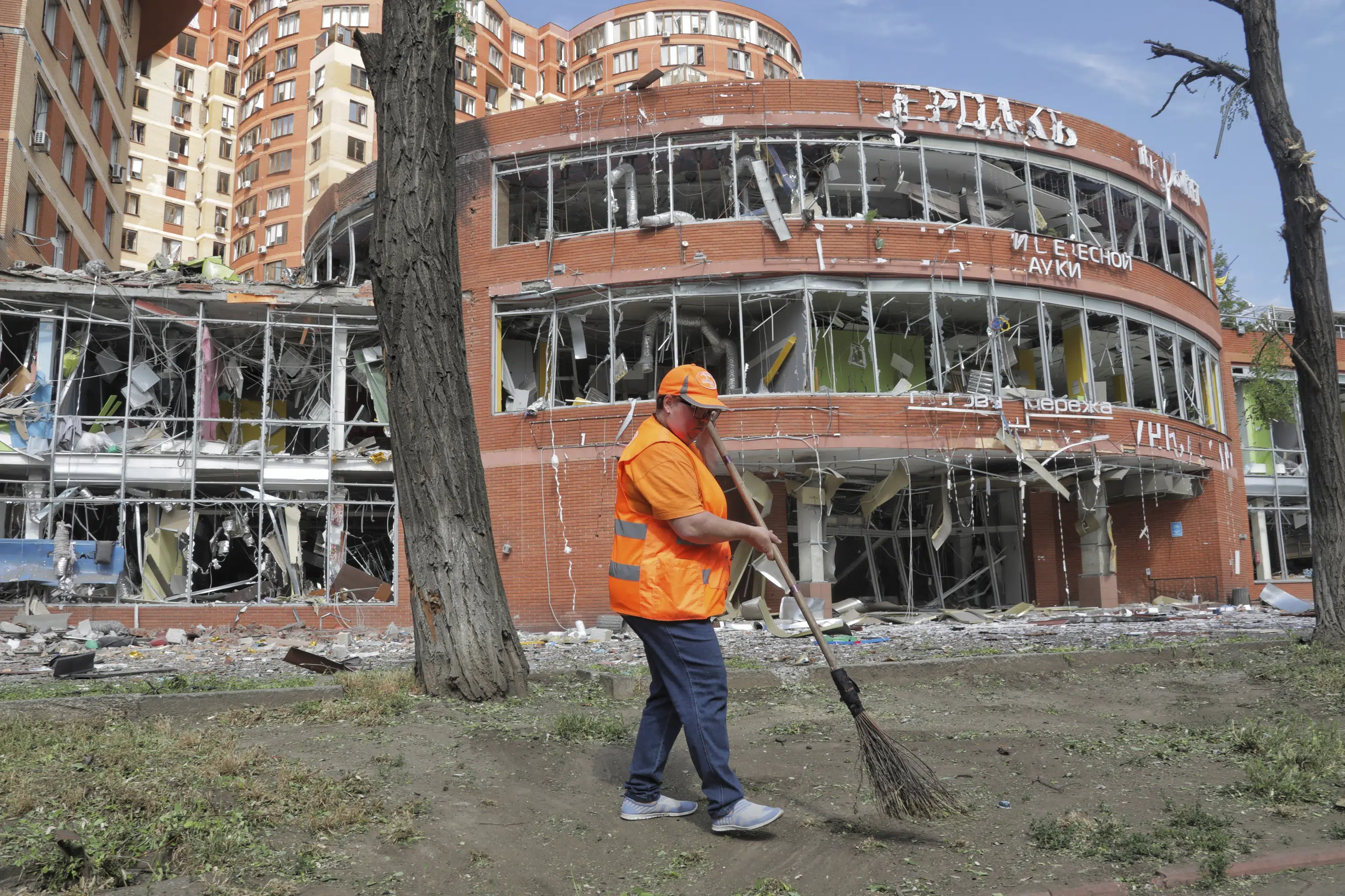 Rusija eskaluoja antskrydžius Ukrainai, per Kijevo kontrataką žuvo mažiausiai 6 žmonės