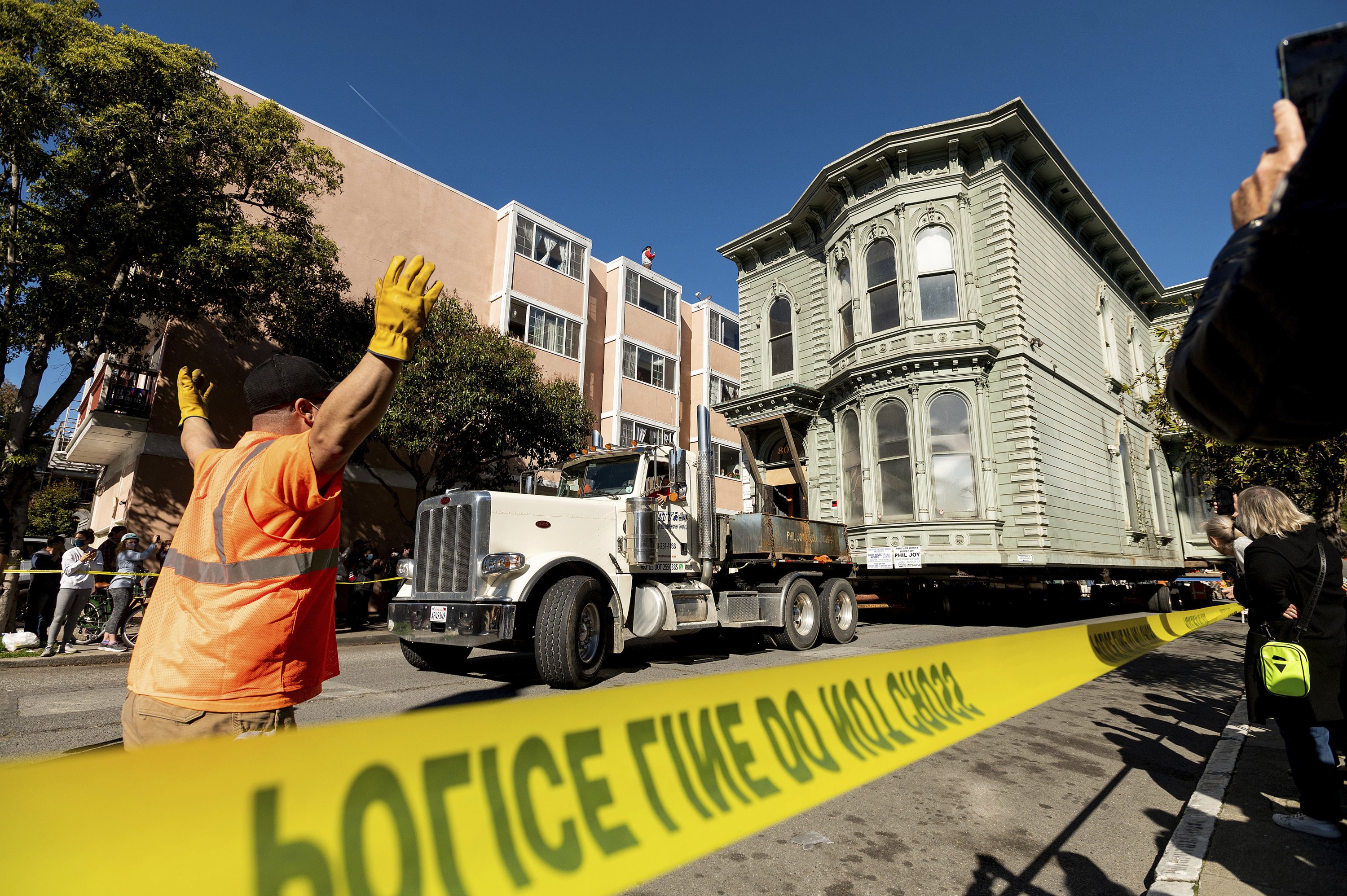 139 year old House Rolls To New San Francisco Address AP News