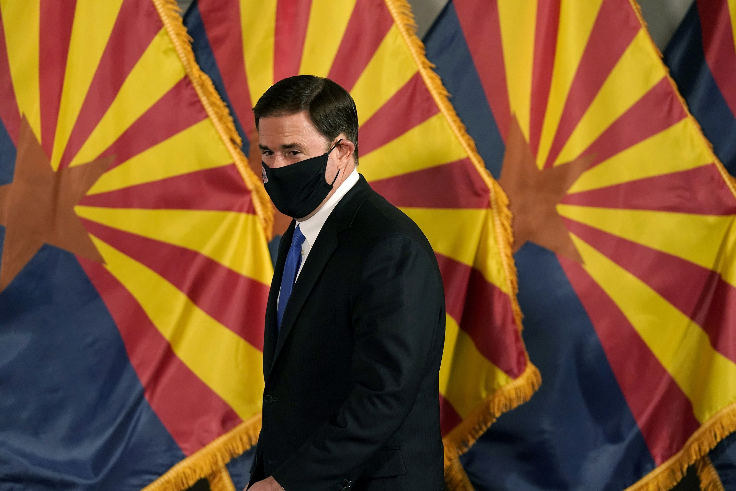 The Arizona governor lifts the mask warrants, reopens the bars
