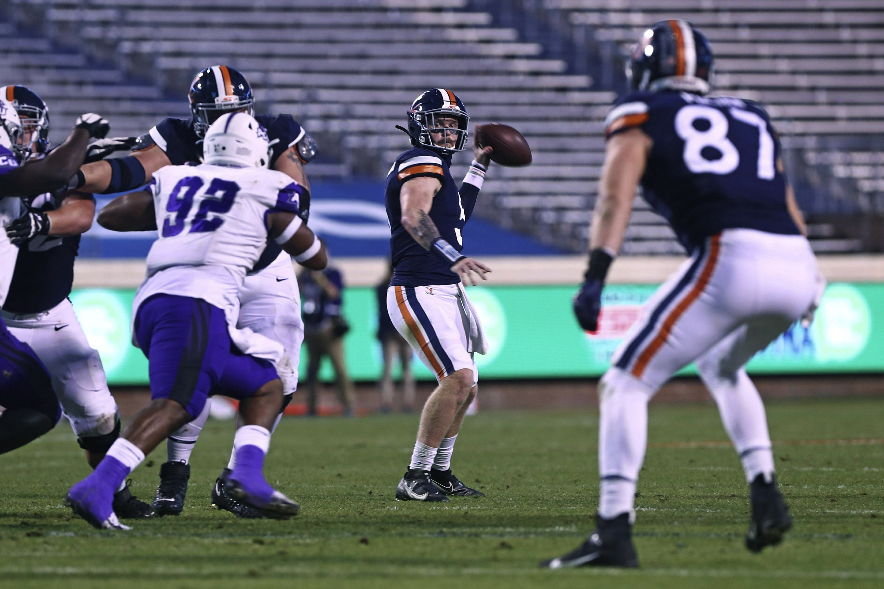 Armstrong Throws For 4 Tds Virginia Beats Abilene Christian