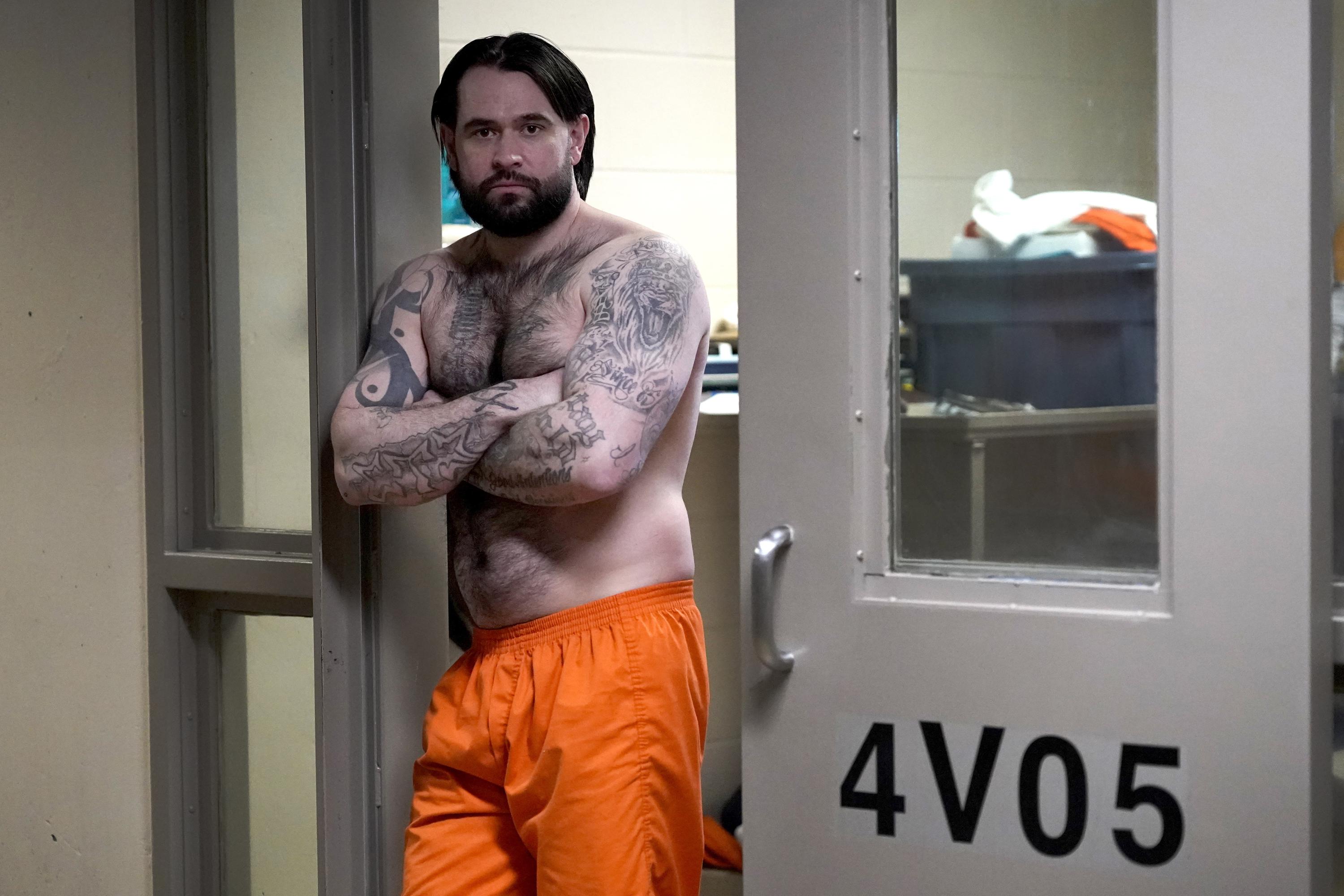 Inmates leaving gangs, stripping tats for jobs, better lives... thumbnail