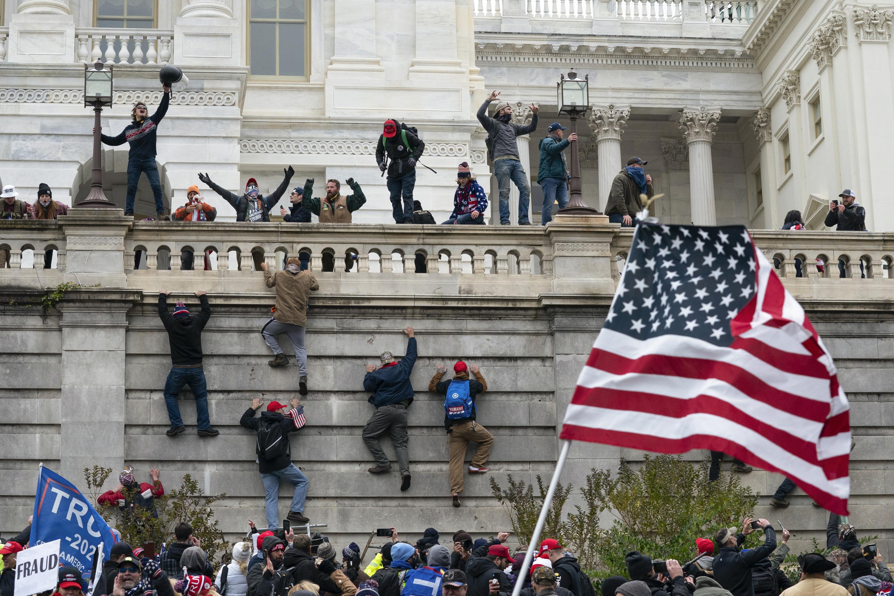 Images of chaos AP photographers capture US Capitol riot AP News