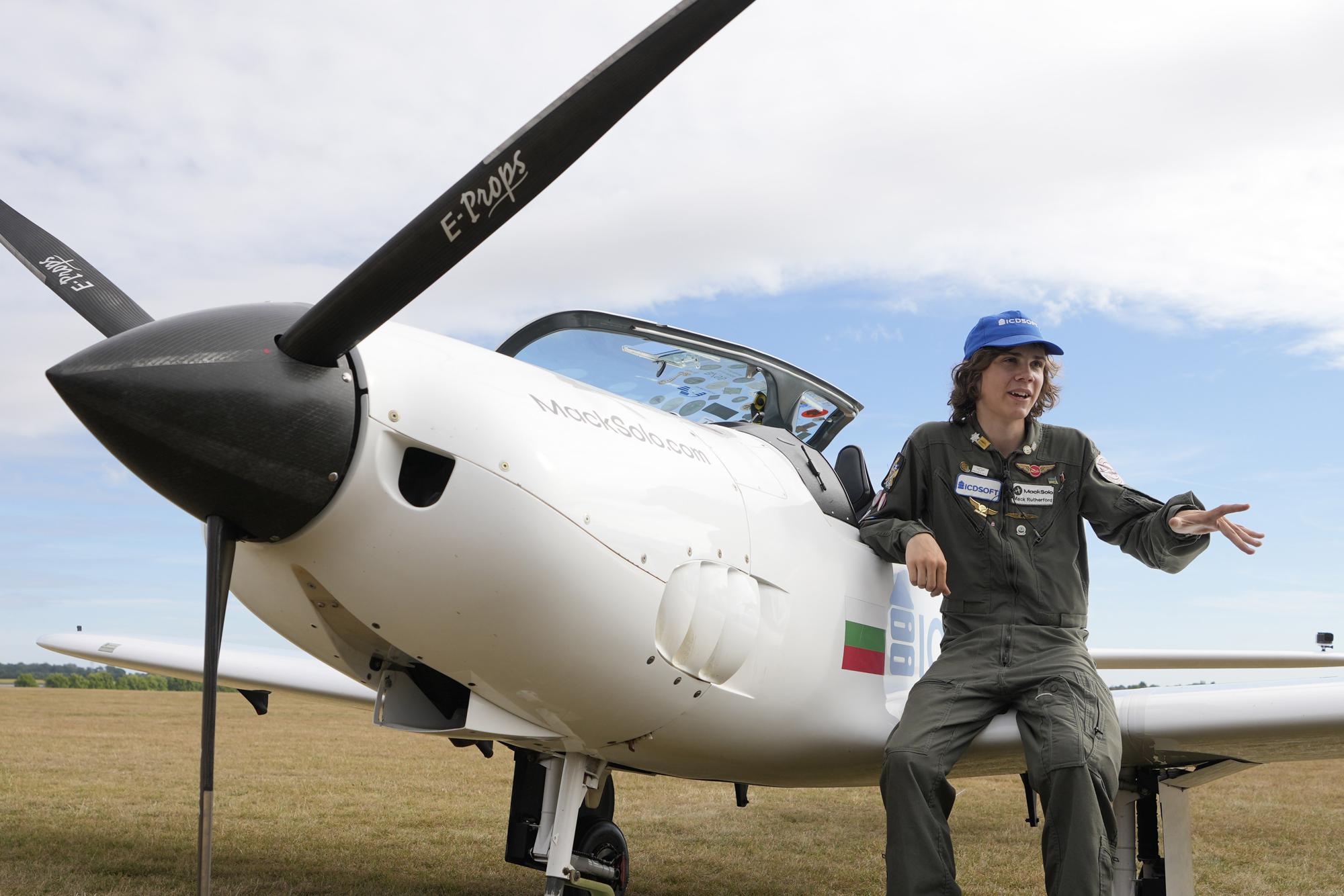 17-year-old pilot sets record for solo flight around world | AP News