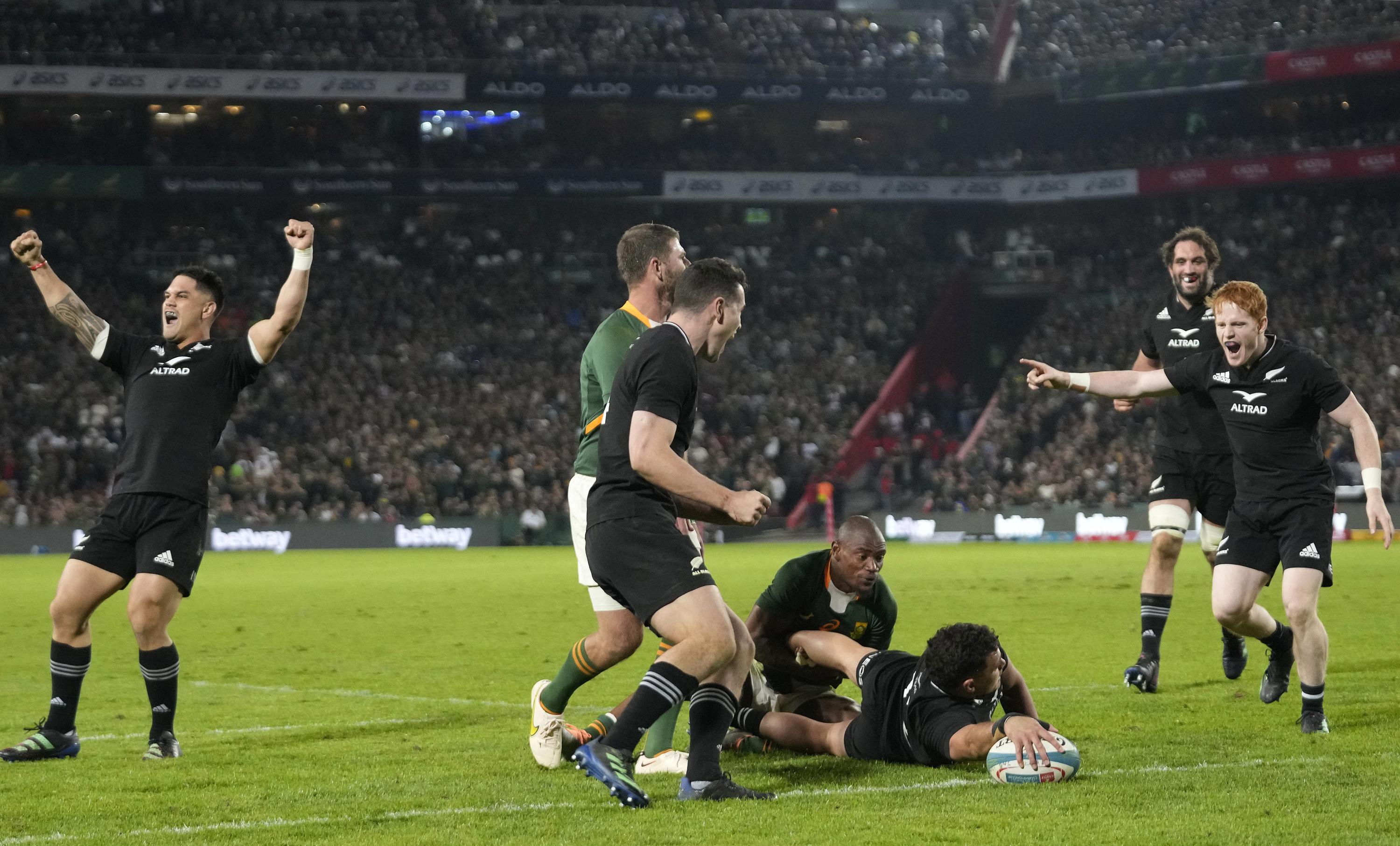 All Blacks hit back to beat Springboks 35-23