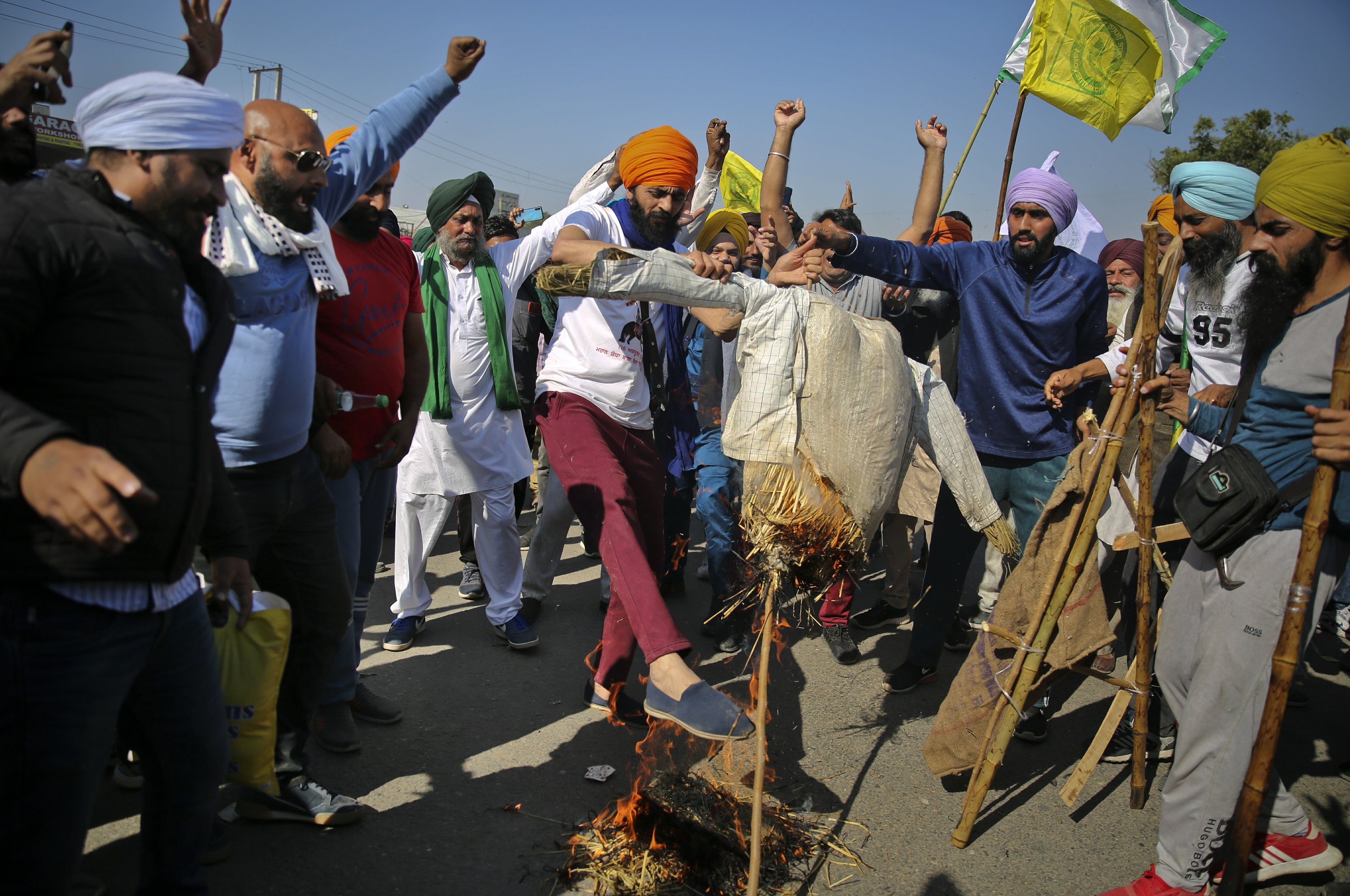 India farmers press on with protest despite offer to talk