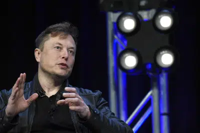 El CEO de Tesla y SpaceX, Elon Musk, habla en la Conferencia y Exhibición SATELLITE, en marzo de 2023, en Washington. (AP Foto/Susan Walsh, Archivo)