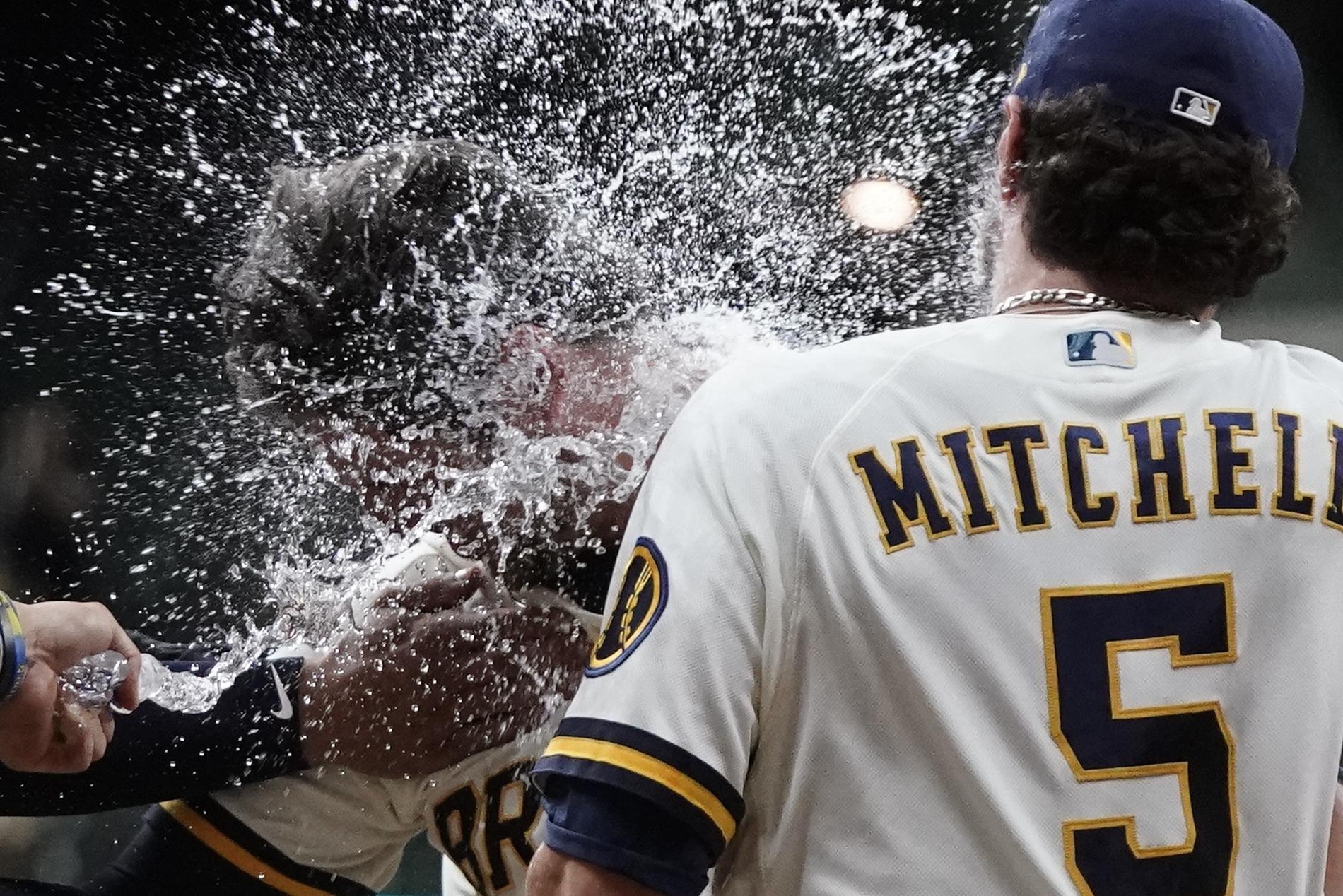 Brewers' playoff hopes end despite 65 win over Diamondbacks AP News