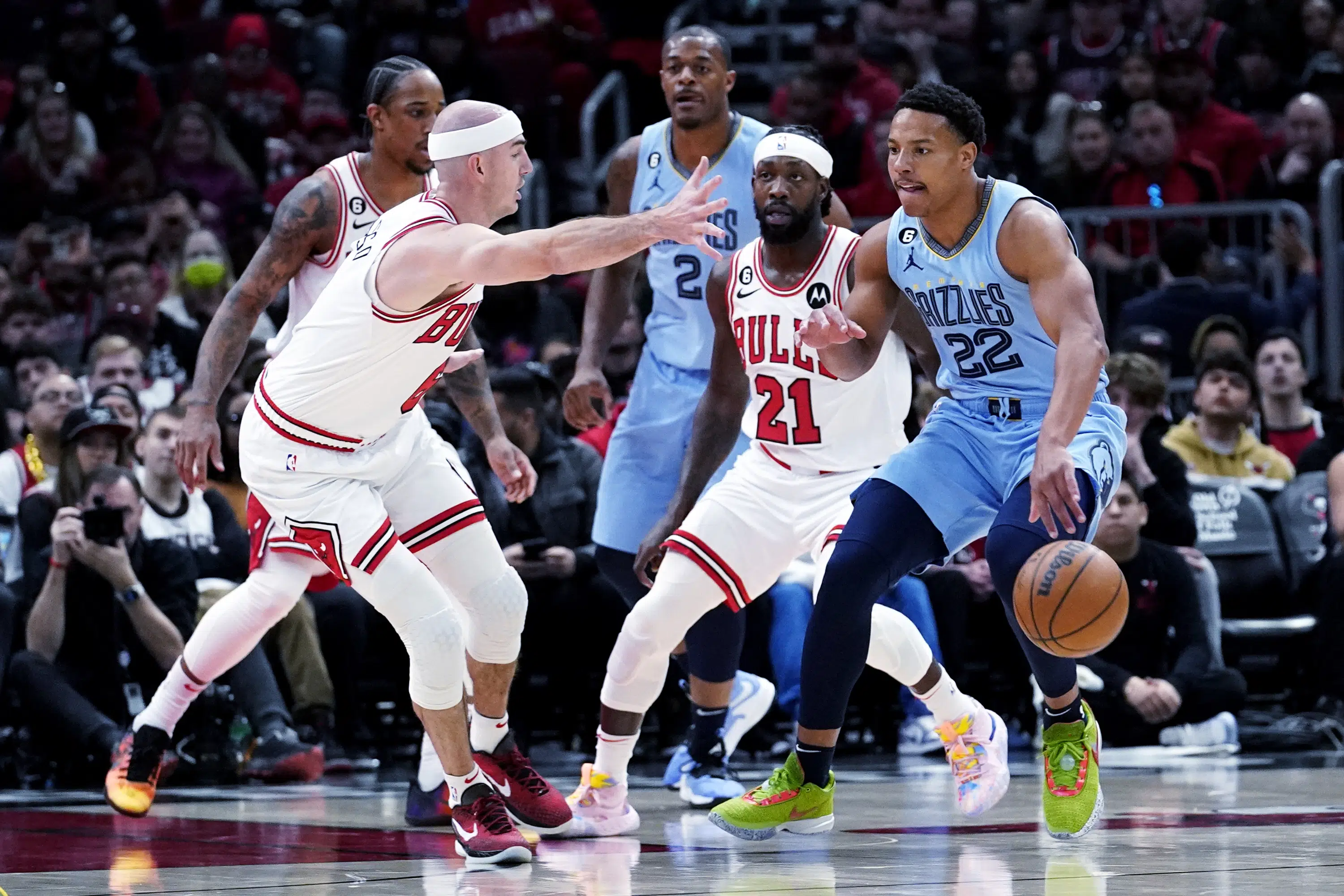 LaVine DeRozan lead surge as Bulls rally to beat Grizzlies