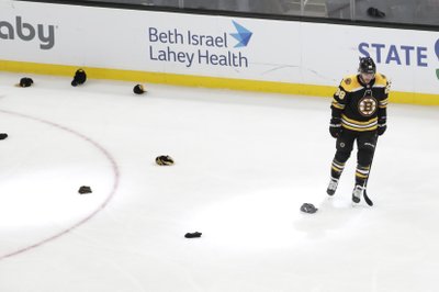 Pastrnak hat trick helps Bruins hold 