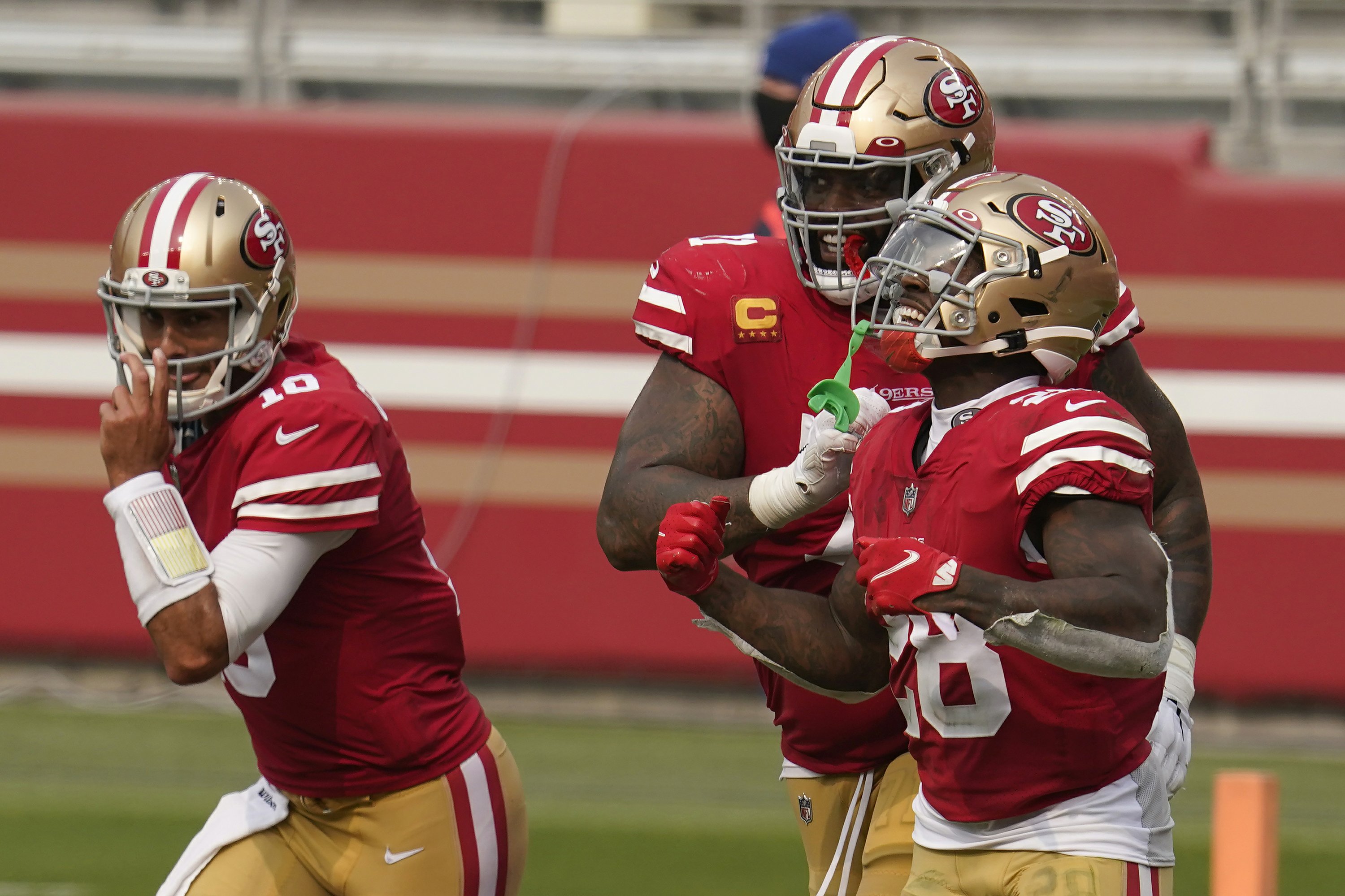 Trent Williams announces return with crushing block