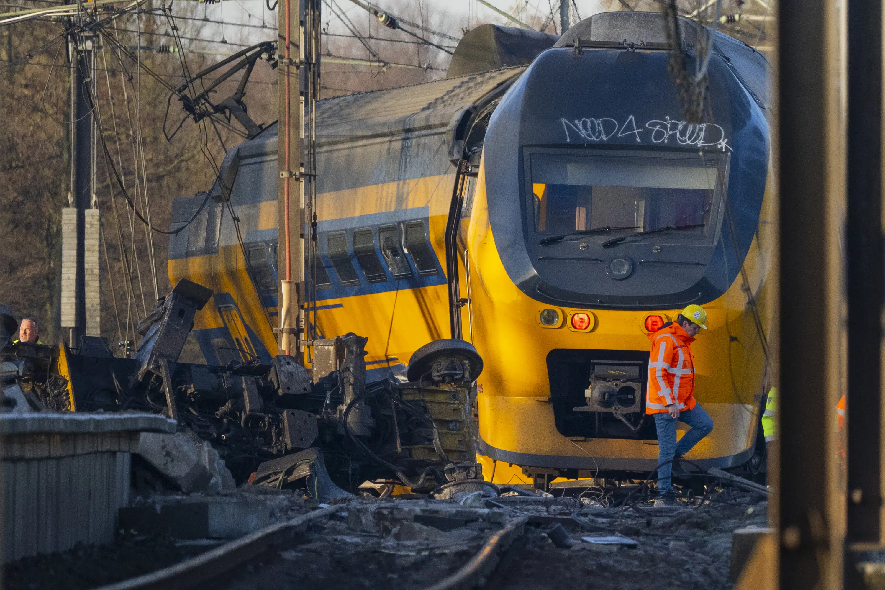 1 killed and several injured in a train derailment near The Hague