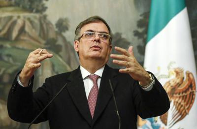 El secretario de Relaciones Exteriores de México, Marcelo Ebrard, en conferencia de prensa con el canciller ruso, Sergey Lavrov, después de reunirse en Moscú, Rusia, el miércoles 28 de abril de 2021. (Yuri Kochetkov/Pool Photo vía AP)