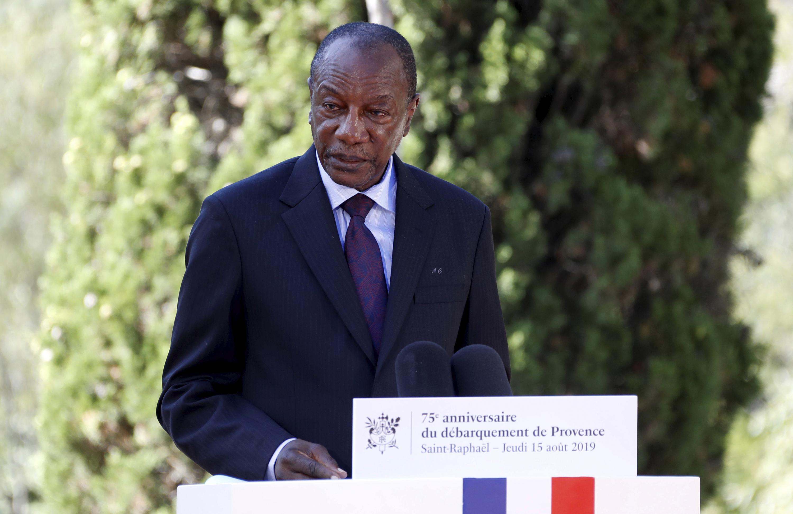 Army colonel on Guinean television says government has disbanded and borders closed