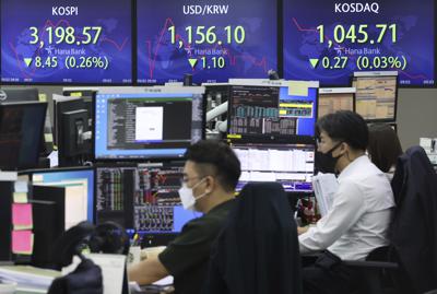 La sede de la bolsa de valores surcoreana en Seúl el 2 de septiembre del 2021.  (Lee Ji-eun/Yonhap via AP)