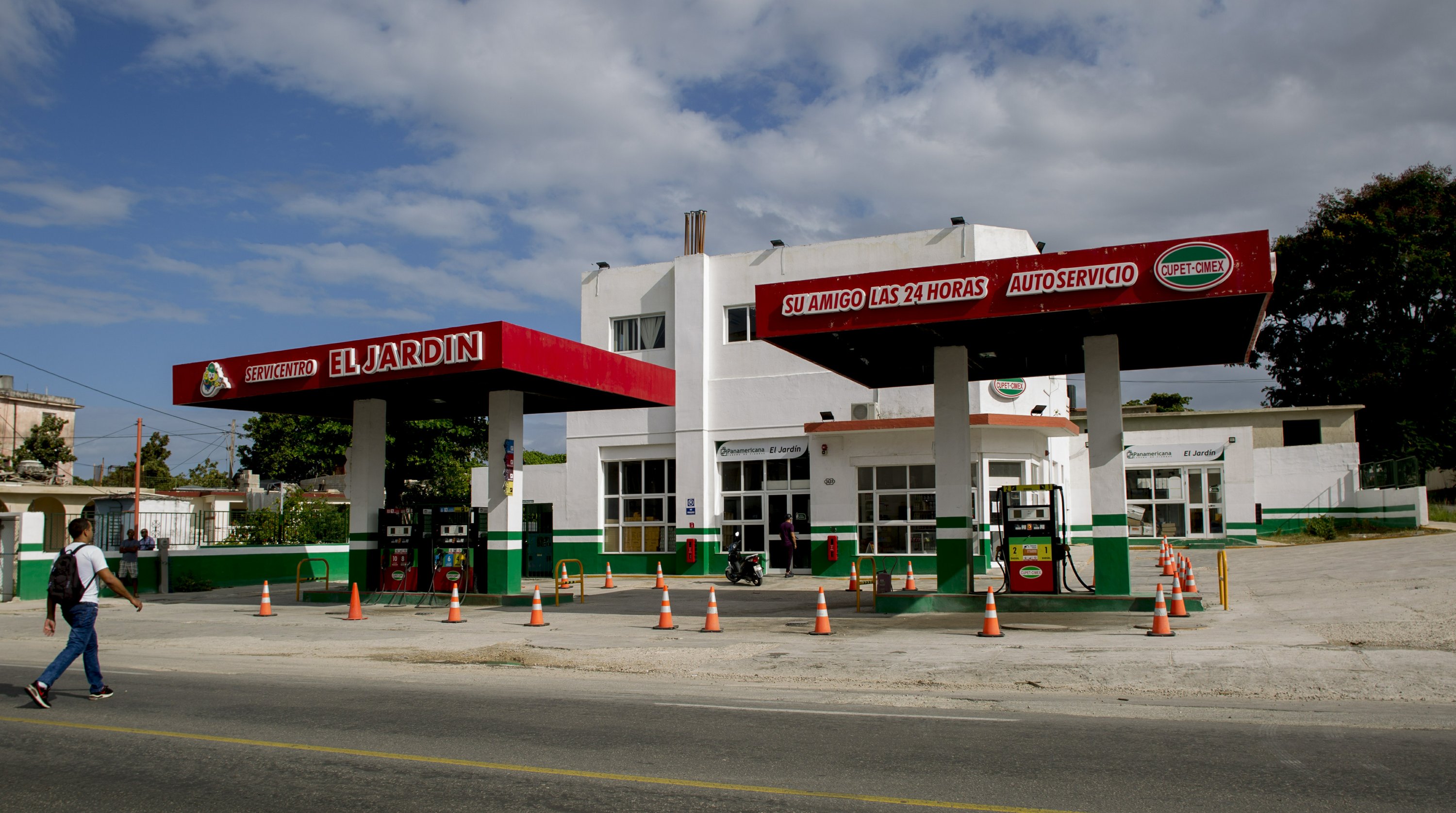 Cubans wait hours in gas lines as fuel crisis bites AP News