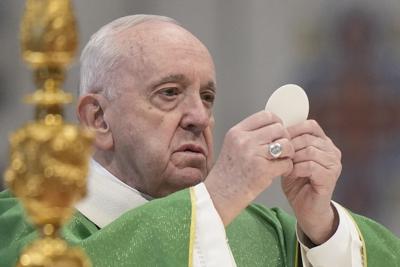 El papa Francisco en la Basílica de San Pedro en la Ciudad del Vaticano el 23 de enero del 2022.  (Foto AP/Andrew Medichini)
