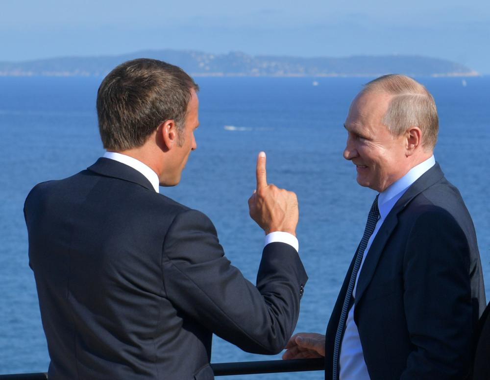 Macron Keeps an Open Line to Putin as War in Ukraine Rages