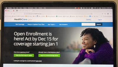 El sitio web healthcare.gov se ve el 1 de noviembre de 2022 en Washington. Millones de estadounidenses pueden comenzar a seleccionar sus planes de seguro de salud 2023 el HealthCare.gov el martes. La inscripción abierta comienza, a medida que la administración Biden presiona para mantener el número de estadounidenses sin seguro en un mínimo histórico. (Foto AP)