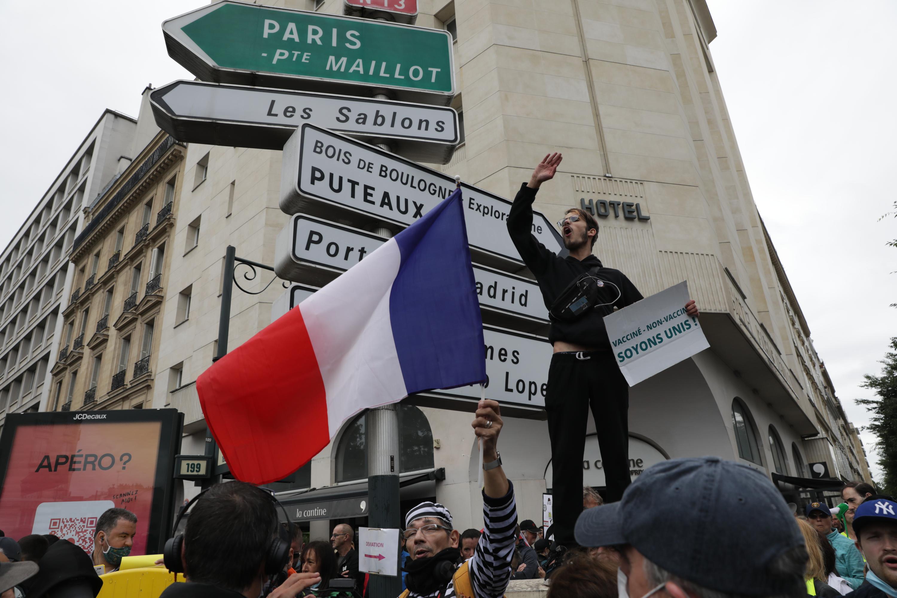 opponents-of-france-s-virus-passes-protest-for-4th-week