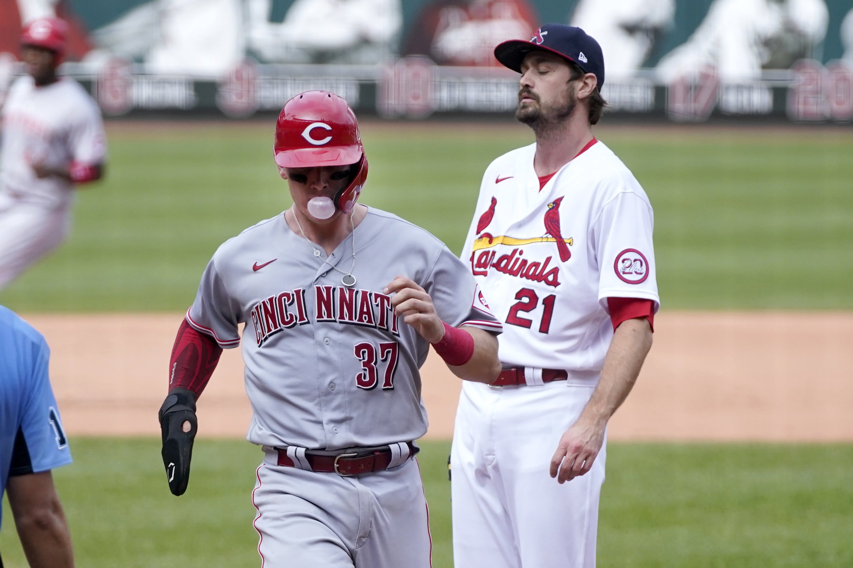 Miller Hit Batter Walk Wild Pitch Lifts Reds Over Cards