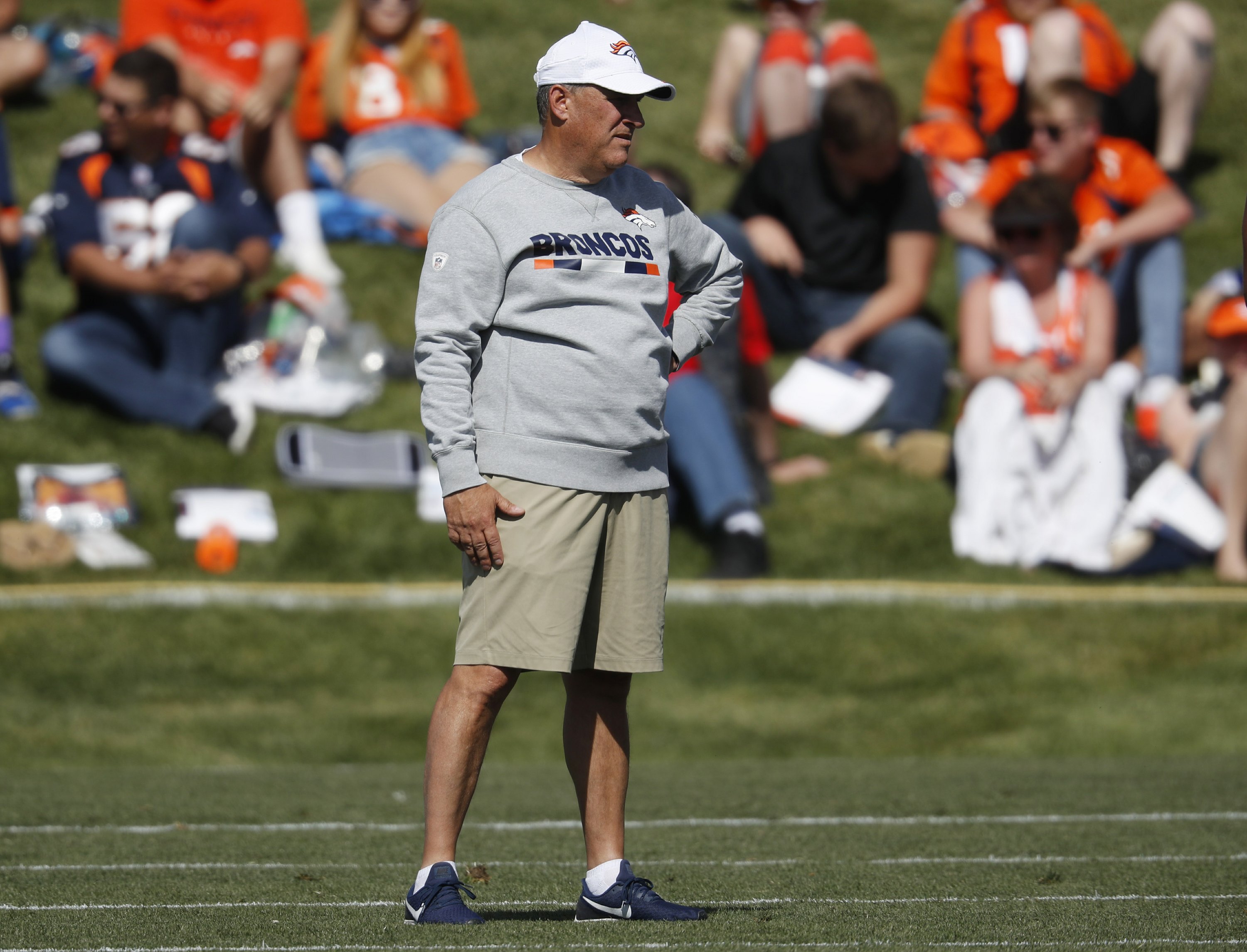 Broncos' new coach Fangio a mix of old-fashioned, newfangled | AP News