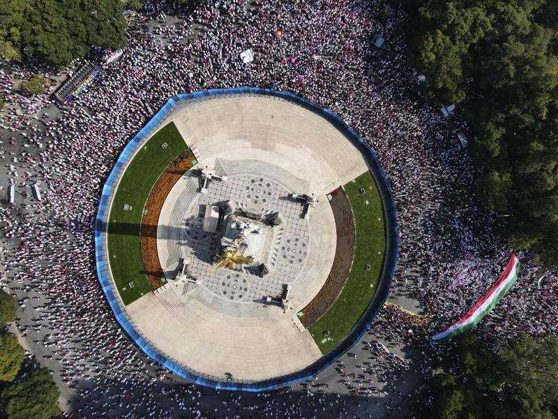 Massive Turnout in Defense of Mexico’s Electoral Authority