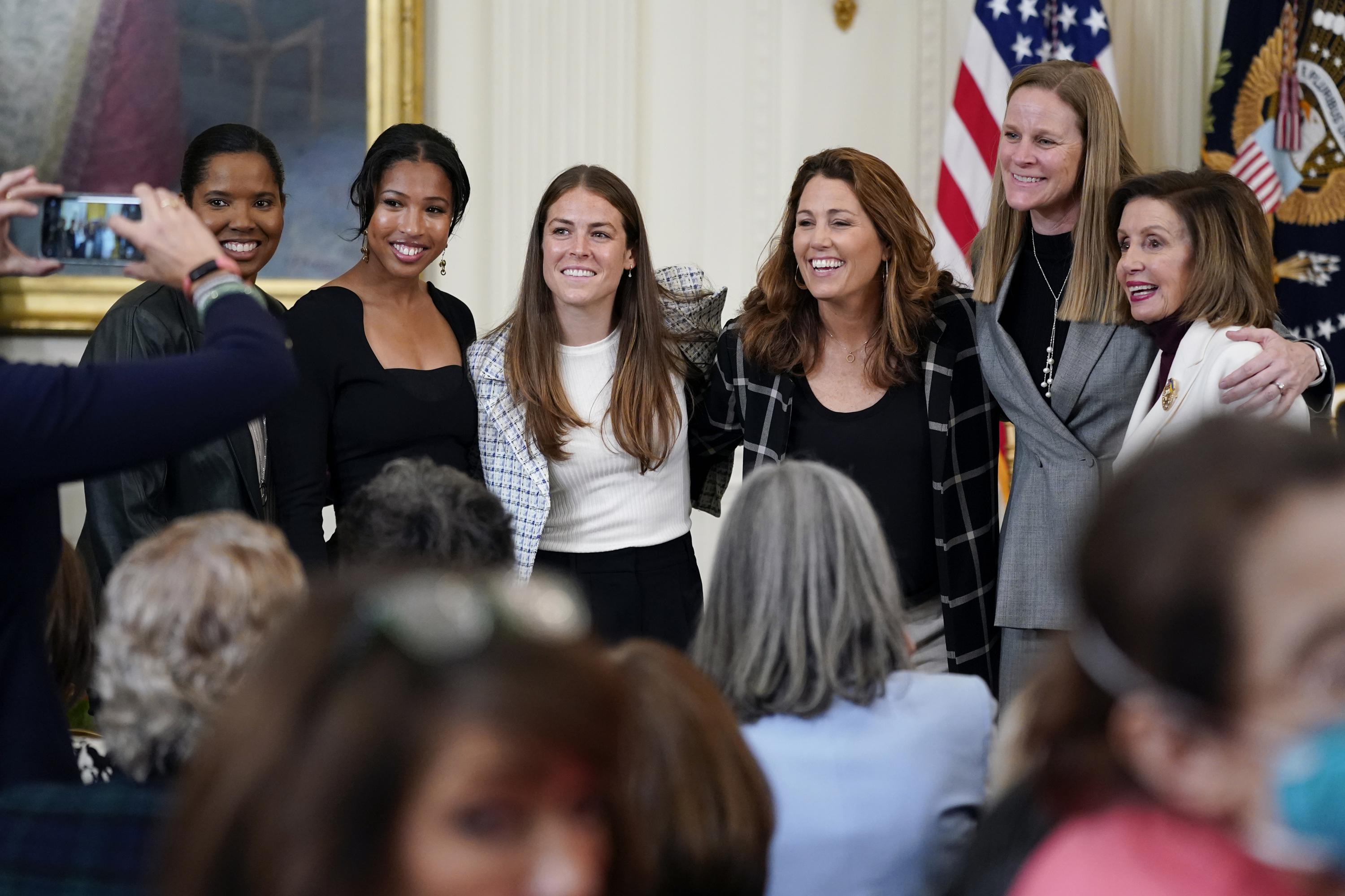 US Soccer equalizes pay in milestone with women, men