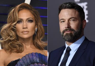 Jennifer Lopez llega a la fiesta de Vanity Fair tras los Oscar en Beverly Hills, California, el 24 de febrero de 2019, izquierda, y Ben Affleck en el estreno de “Justice League" en Los Angeles el 13 de noviembre de 2017. Estos famosos actores reavivaron la llama de su amor 17 años después de que se separaron en 2004. (Foto AP)