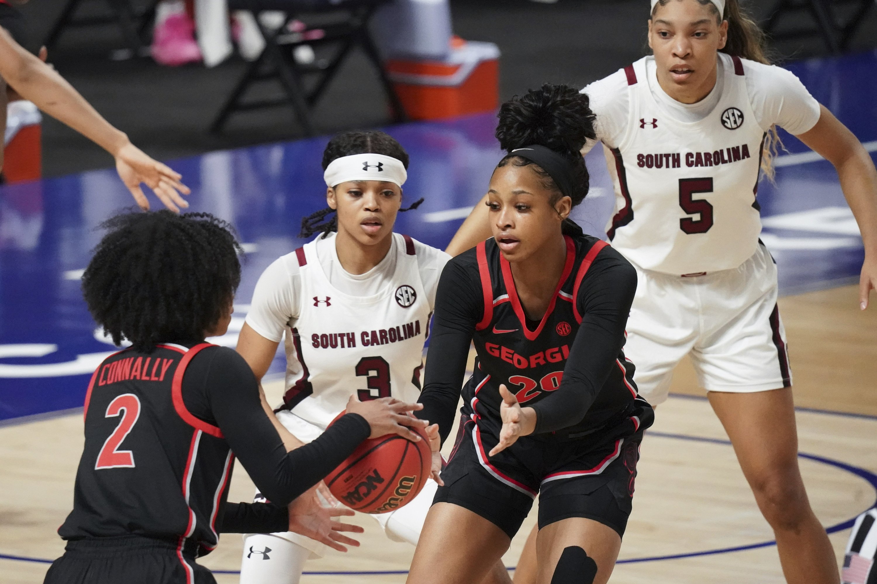 No. 7 Gamecocks wins SEC Tourney 67-62 over No. 16 Georgia