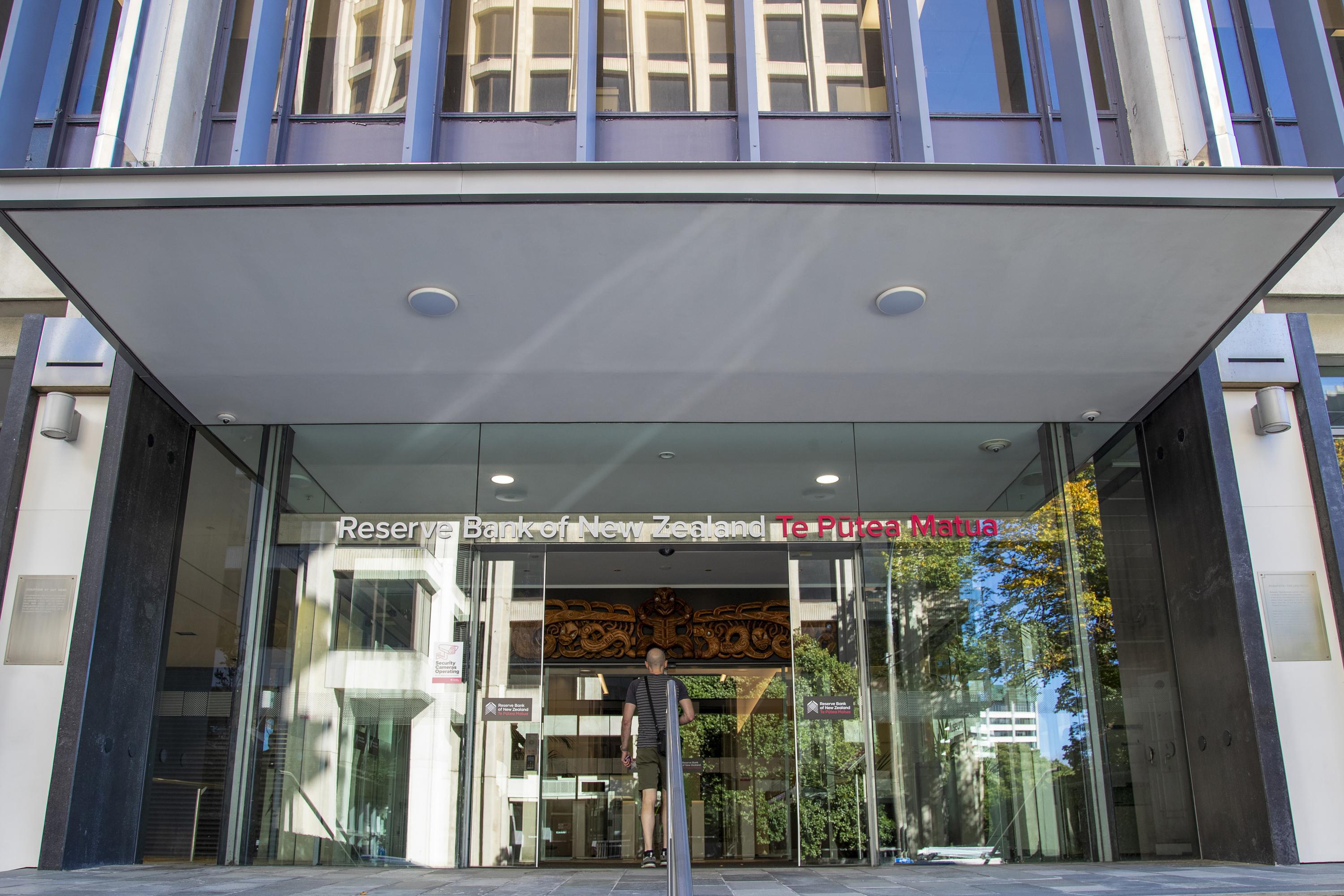 new-zealand-s-central-bank-hikes-key-interest-rate-to-5-25-ap-news