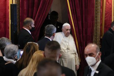 El papa Francisco llega a la basílica de San Pablo en Rabat, Malta, el domingo 3 de abril de 2022. (AP Foto/Andrew Medichini)