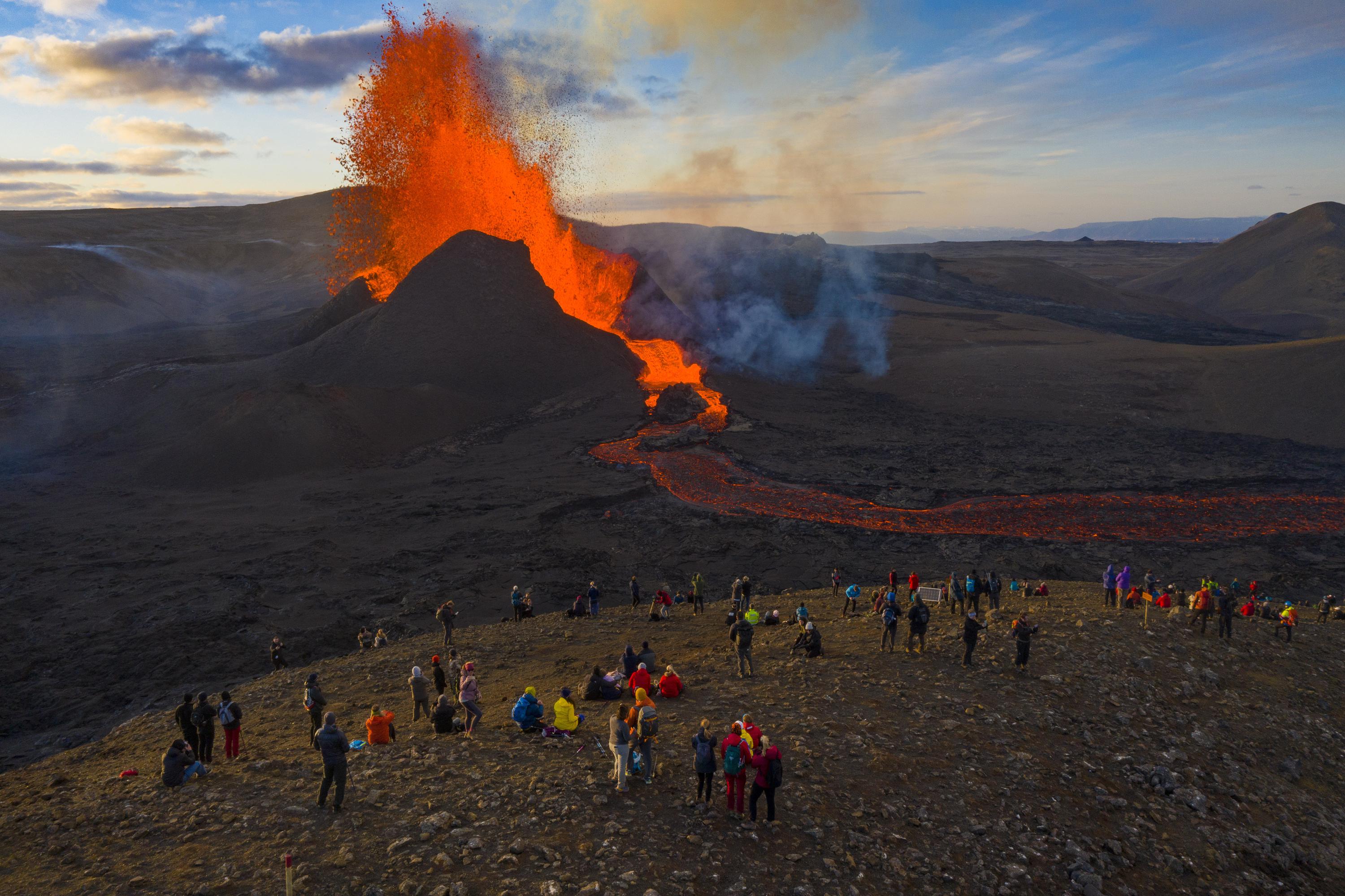 tourist dies at eruption in iceland