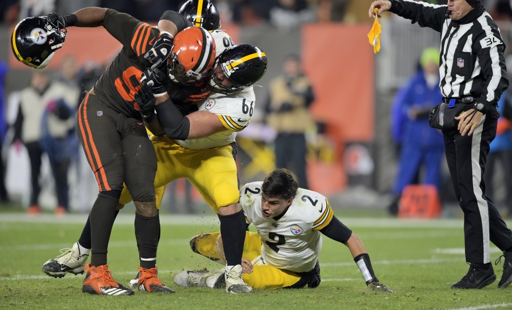 Photo Breakdown Of Myles Garrett Using Helmet As A Weapon