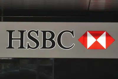 ARCHIVO - El logotipo de HSBC en un edificio de Hong Kong, el 16 de noviembre de 2021. (AP Foto/Vincent Yu, Archivo)