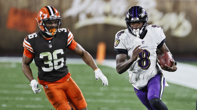 Wild late finish by Ravens stuns Browns, 47-42