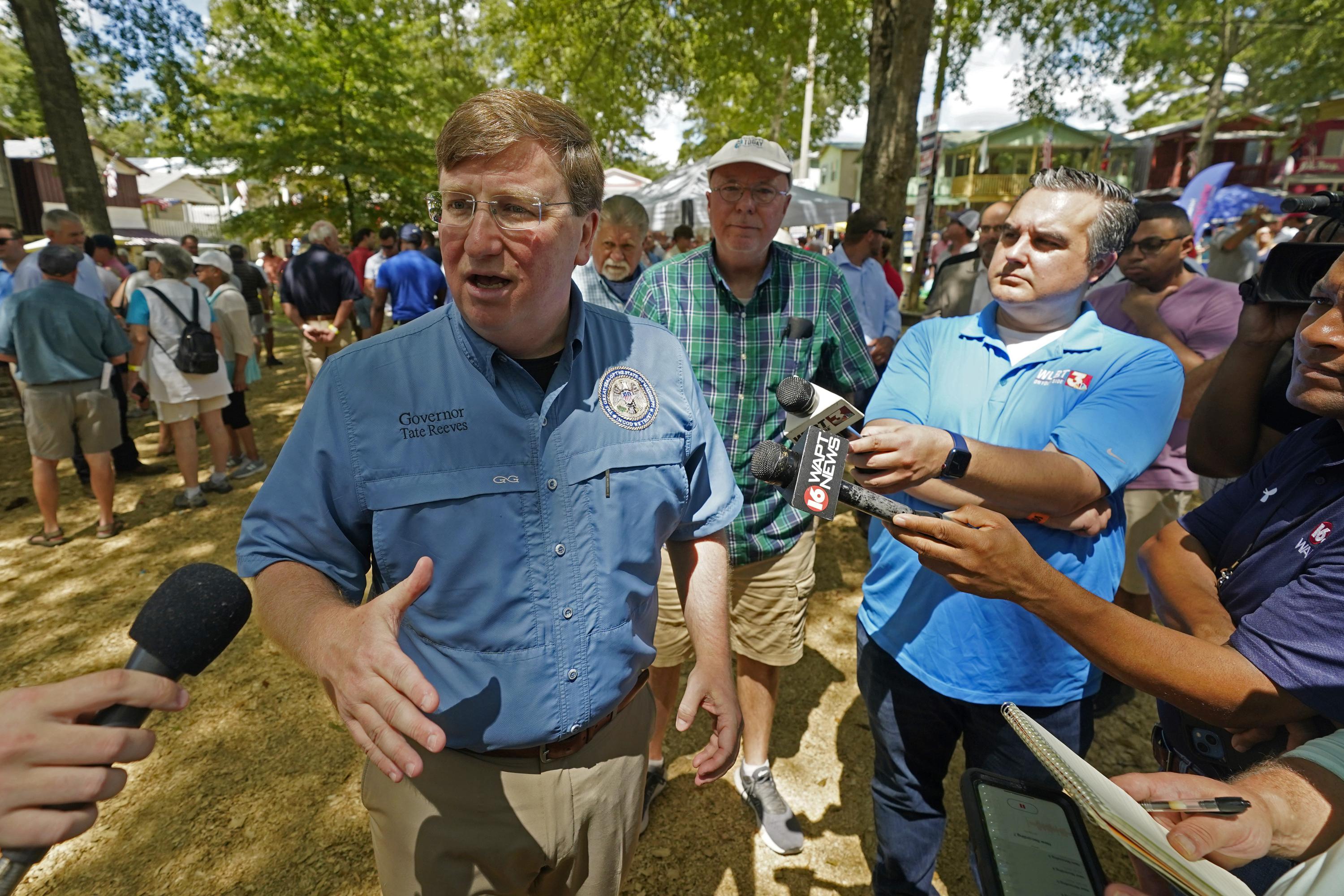 Mississippi changes legal team to handle welfare fraud case | AP News