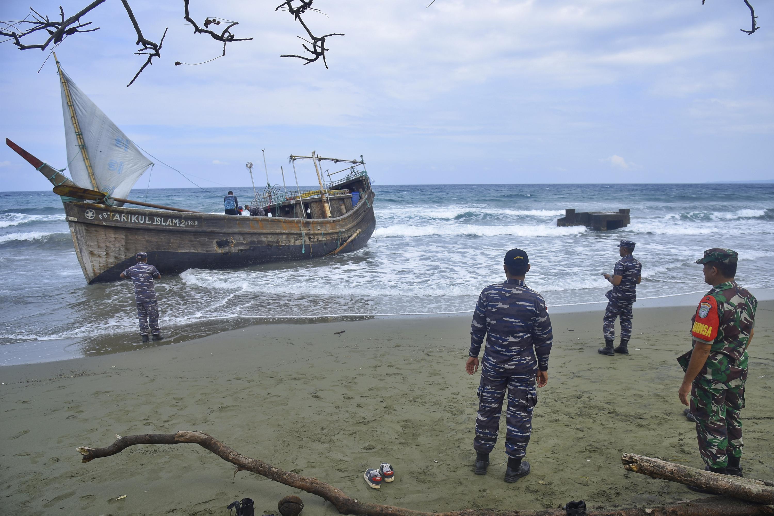 Dan pengungsi Rohingya telah mencapai Indonesia setelah berminggu-minggu di laut