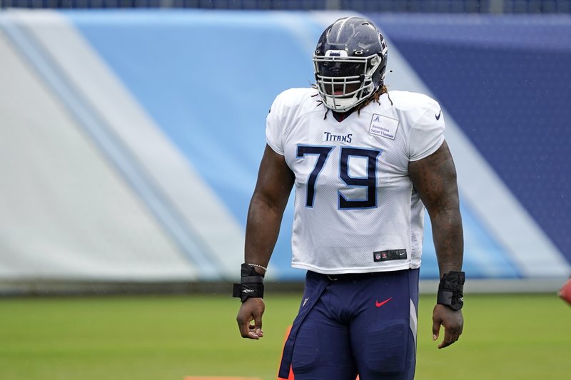 Ap Source Titans Trade First Round Pick To Dolphins