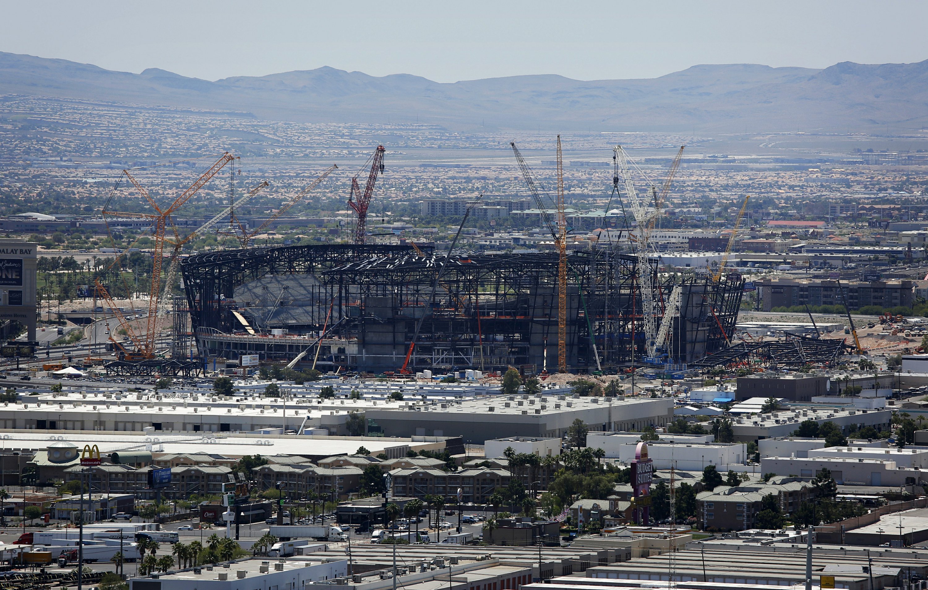 Cost of Raiders stadium in Las Vegas rises to 1.9 billion