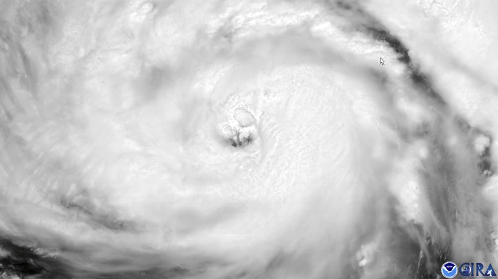 Esta imagen por satélite proporcionada por la  Oficina Nacional de Administración Oceánica y Atmosférica de Estados Unidos (NOAA por sus siglas en inglés) muestra una vista del huracán Ida, el sábado 28 de agosto de 2021.  (NOAA via AP)