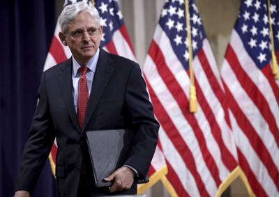 El secretario de Justicia Merrick Garland se retira el 15 de junio del 2021 tras hablar en el Departamento de Justicia, en Washington. (Win McNamee/Pool vía AP)